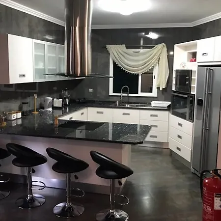 Ammy's House Проживание в семье Камара-де-Лобуш